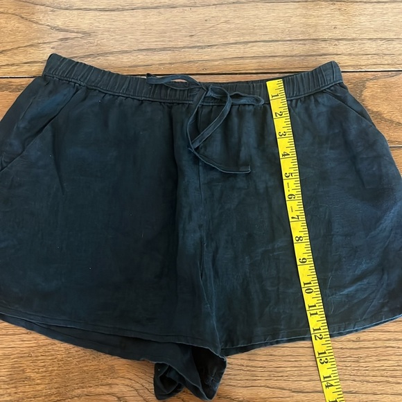 Unsubscribed Black Linen Hot Short Size 8 - Picture 7 of 11